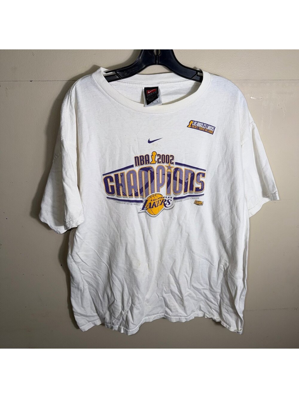 Nike Team Center Swoosh Los Angeles Lakers NBA 2002 Champions T-Shirt Mens LG